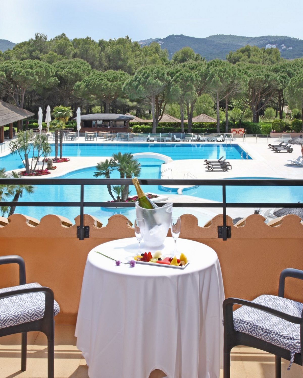 terraza hotel la costa pals